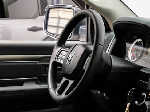Used 2017 RAM 1500 Express RWD image 13