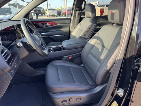 Used 2025 Chevrolet Traverse Z71 w/ Driver Confidence Package AWD/4WD image 24