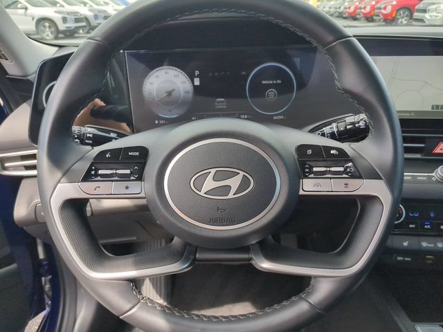 Used 2025 Hyundai Elantra SEL FWD image 32