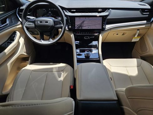 New 2026 Jeep Grand Cherokee Limited AWD/4WD image 9