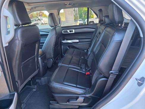 Used 2023 Ford Explorer XLT w/ Equipment Group 202A image 9
