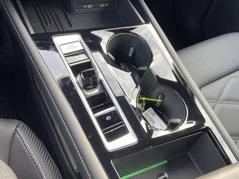 Used 2025 Volkswagen Atlas Cross Sport SE w/ Panoramic Sunroof Package image 22