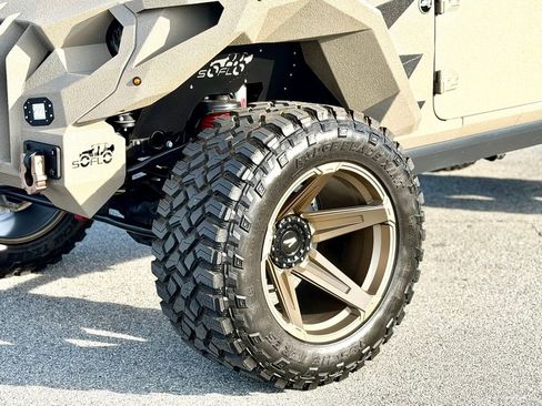 Used 2025 Jeep Gladiator Sport image 4