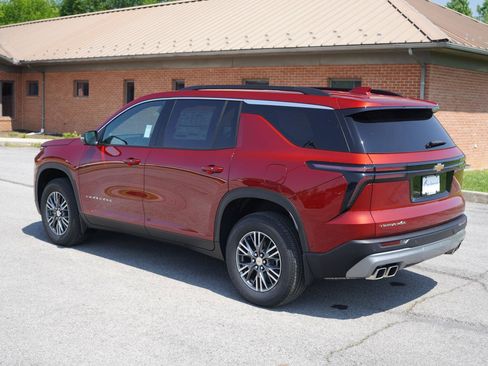 New 2025 Chevrolet Traverse LT w/ Enhanced Driving Package image 6