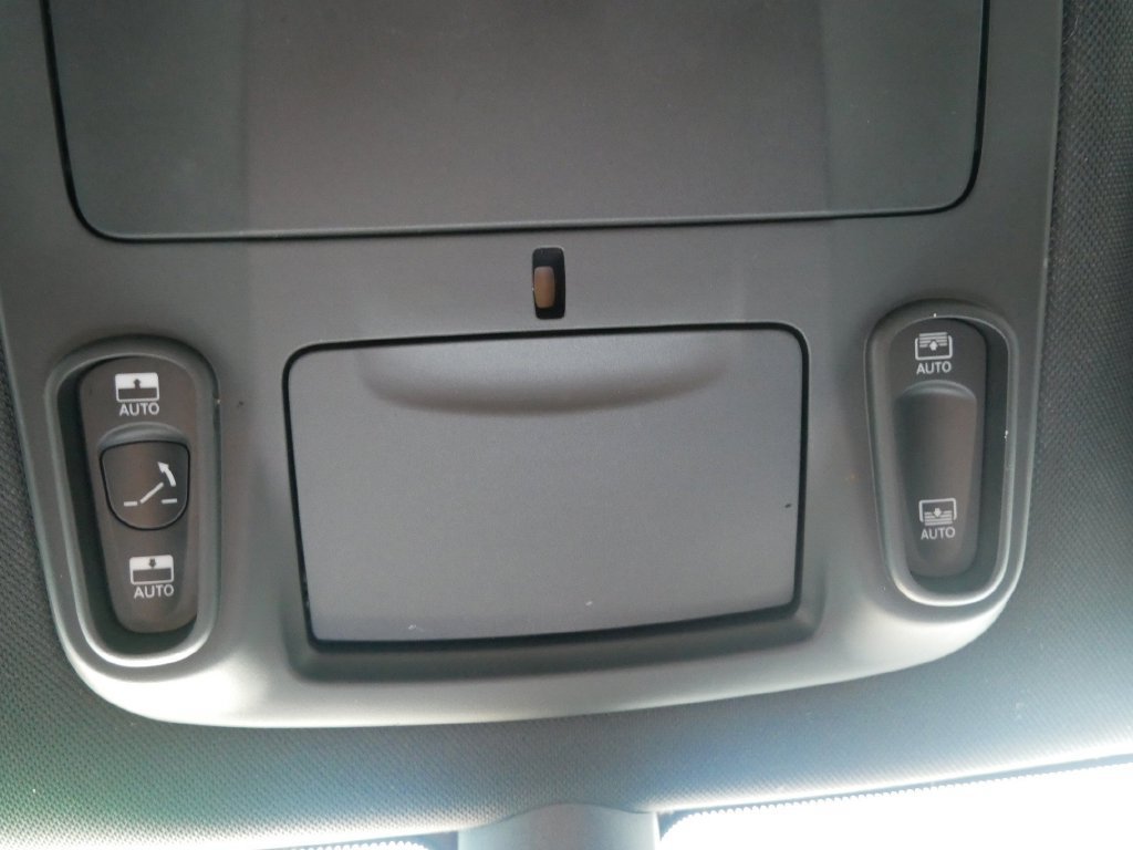 Used 2025 Chrysler Pacifica Limited AWD/4WD image 25