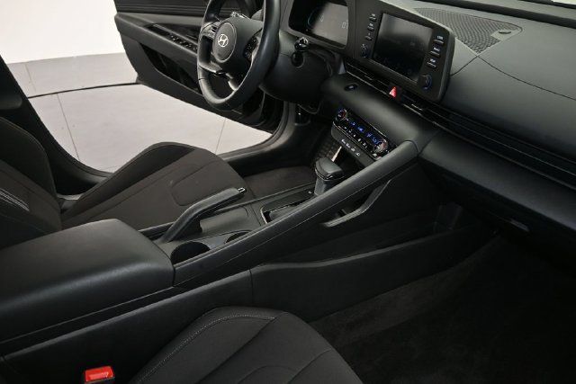 Used 2025 Hyundai Elantra Sport FWD image 13