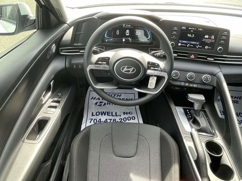 New 2026 Hyundai Elantra SE image 11