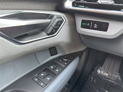 Used 2022 Audi e-tron GT Prestige image 15