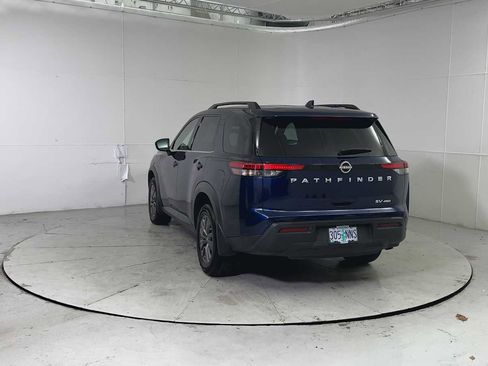 Used 2022 Nissan Pathfinder SV image 3