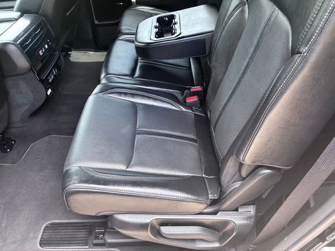 Used 2024 Jeep Wagoneer L Series II RWD image 13