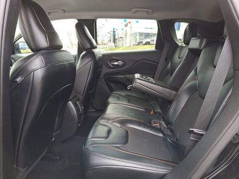 Used 2022 Jeep Cherokee Trailhawk image 11