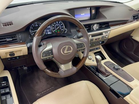 Used 2018 Lexus ES 350 w/ Premier Package FWD image 4