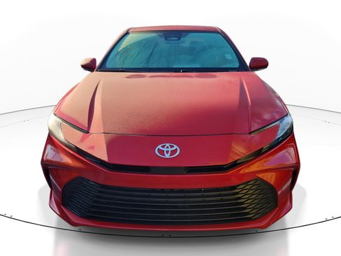 Used 2025 Toyota Camry LE image 2