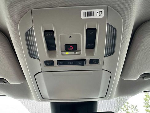 Used 2024 Toyota Highlander XLE image 33