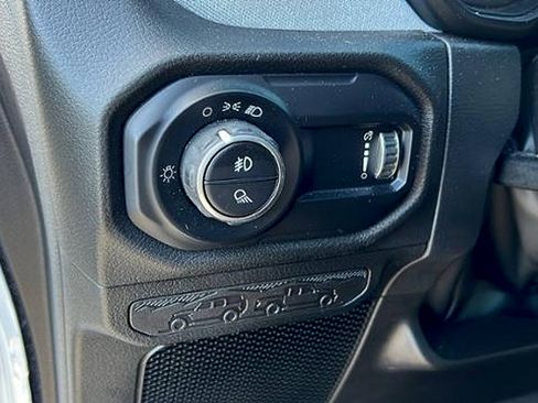 Used 2025 Jeep Gladiator Sport image 29