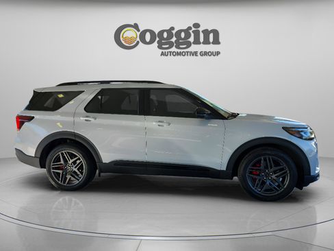 New 2026 Ford Explorer ST w/ Sun And Sound Package image 7