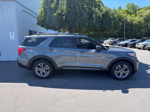 Used 2021 Ford Explorer XLT w/ Equipment Group 202A AWD/4WD image 2