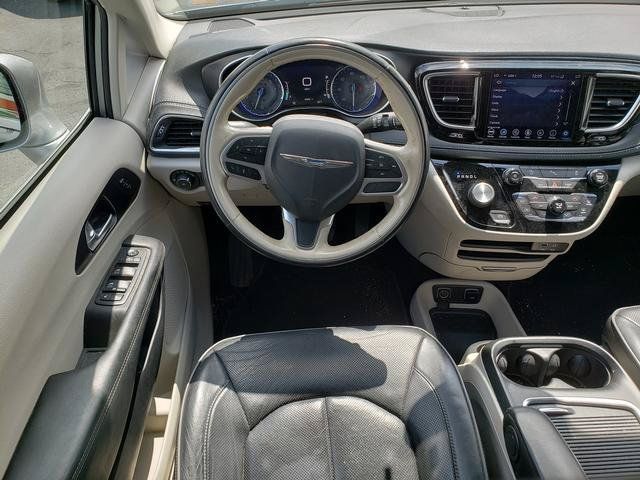 Used 2020 Chrysler Pacifica Limited w/ 8-pass Seating Package FWD image 16