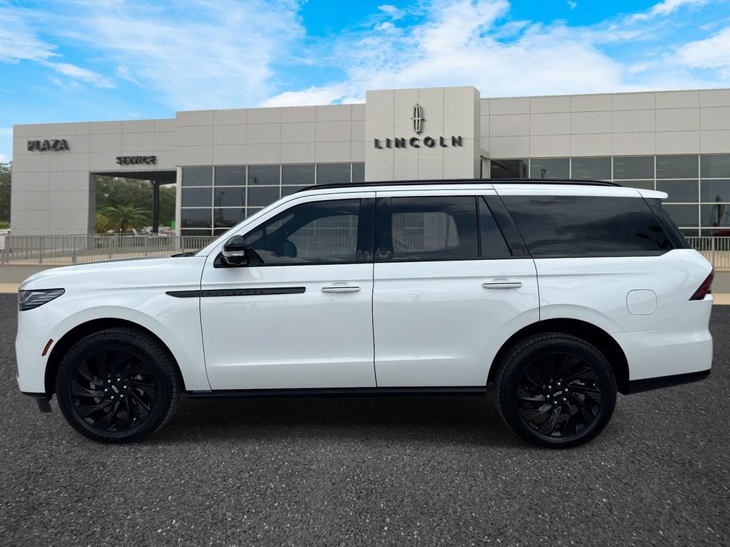 New 2026 Lincoln Navigator Reserve w/ Jet Appearance Package AWD/4WD image 6