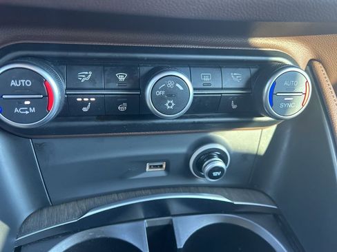 Used 2018 Alfa Romeo Stelvio Ti image 29