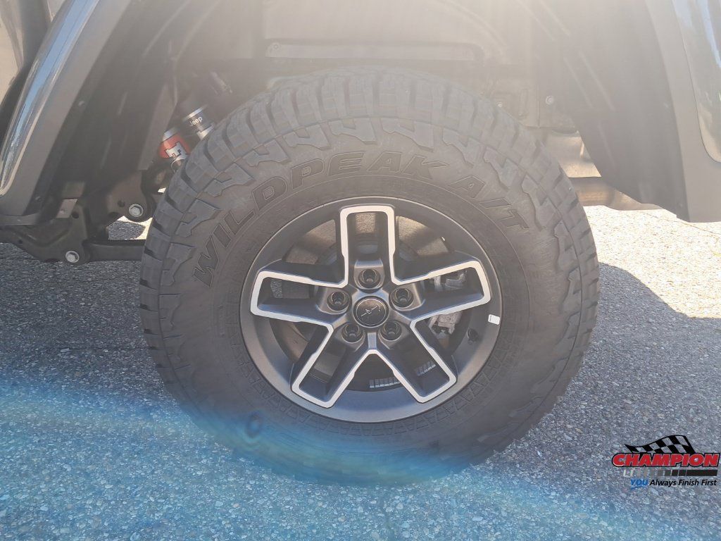 Used 2025 Jeep Gladiator Mojave AWD/4WD image 20