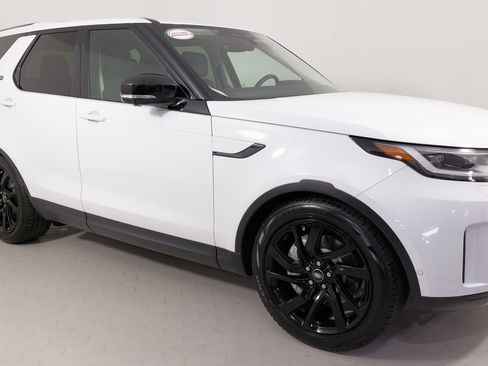 Used 2024 Land Rover Discovery S image 9