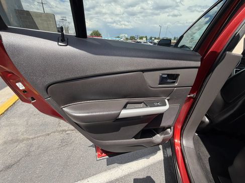 Used 2014 Ford Edge Limited w/ Driver Entry Package AWD/4WD image 18