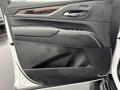 Used 2023 Cadillac Escalade Premium Luxury image 12