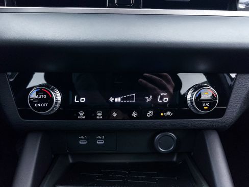 New 2025 Mitsubishi Outlander ES image 17