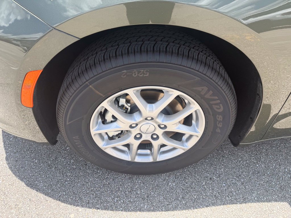 New 2027 Chrysler Pacifica Select w/ Family Tech Group FWD image 30
