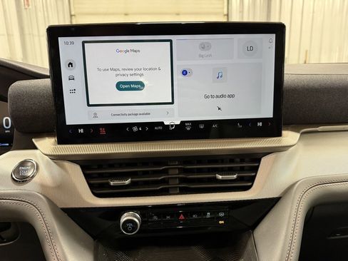 Used 2025 Ford Explorer Active w/ Active Comfort Package image 8