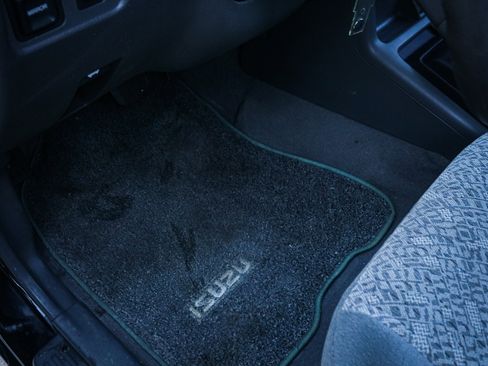 Used 2002 Isuzu Rodeo LS image 16