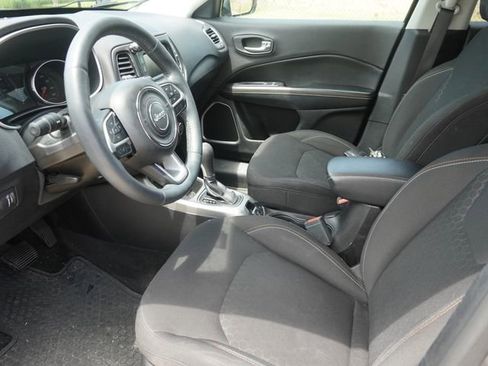 Used 2017 Jeep Compass Sport w/ Cold Weather Group AWD/4WD image 18