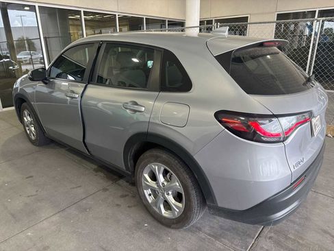 Used 2023 Honda HR-V LX image 2