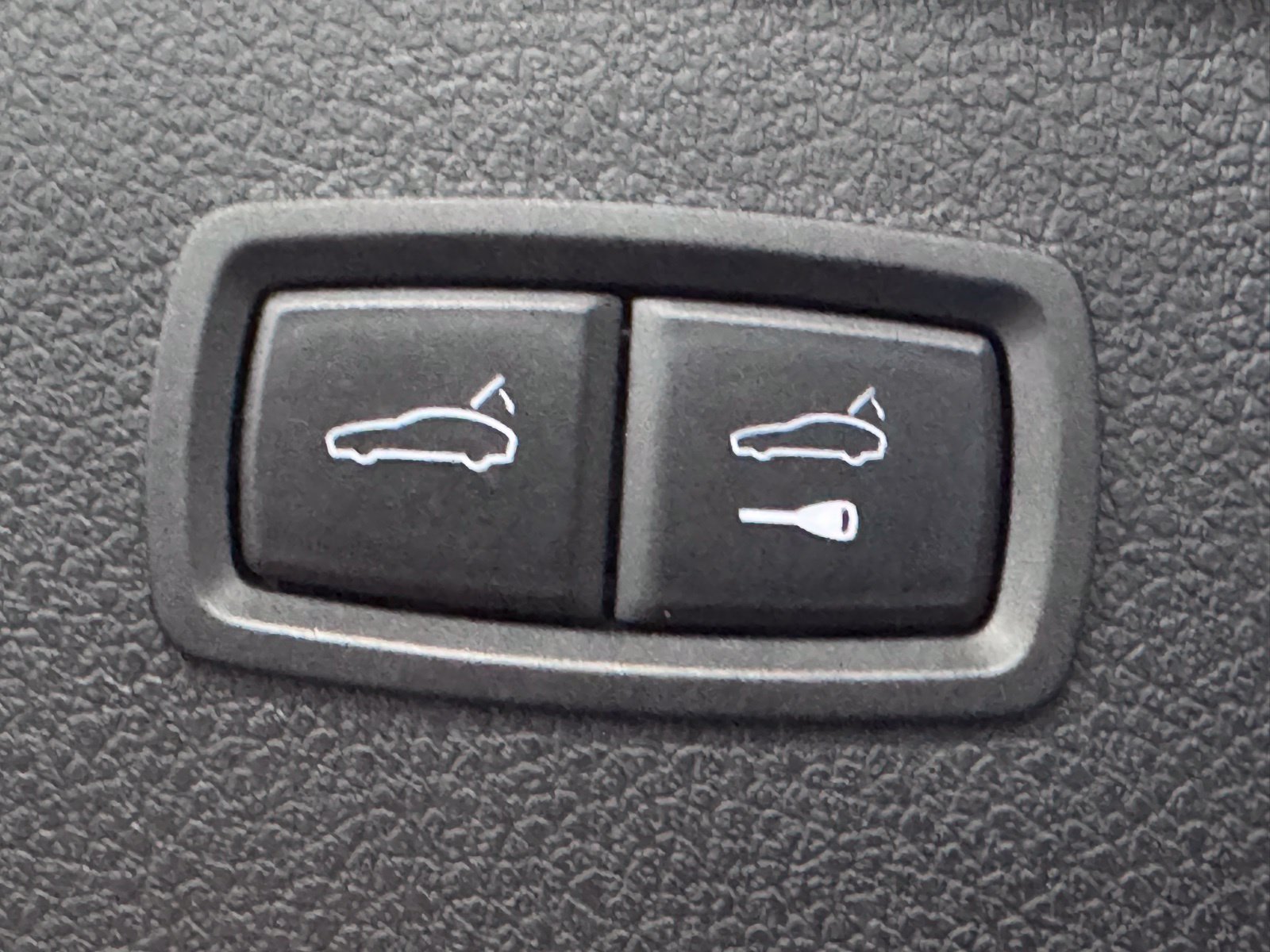 Used 2024 Porsche Macan AWD/4WD image 14
