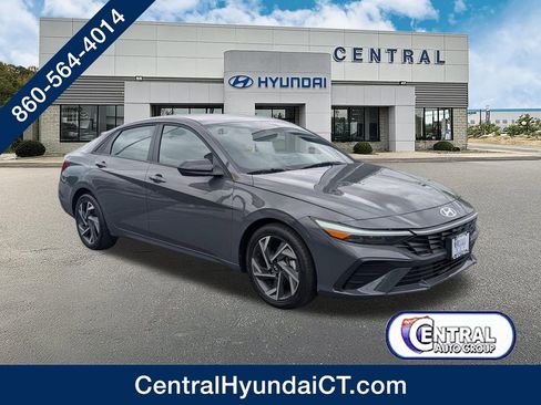 Certified 2025 Hyundai Elantra Sport FWD image 1
