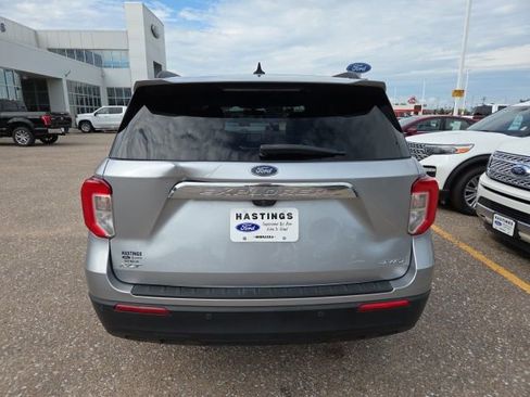 Used 2022 Ford Explorer XLT image 4