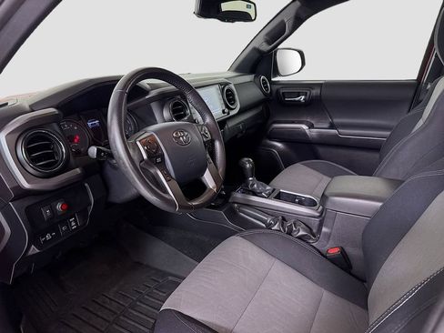 Used 2020 Toyota Tacoma TRD Off-Road image 8