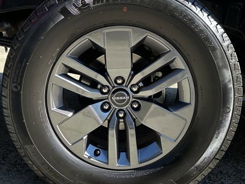 Used 2025 Nissan Frontier SV image 11