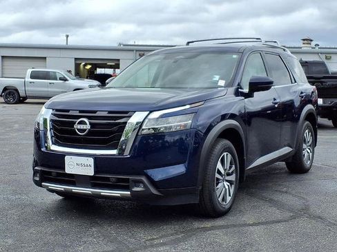 Certified 2023 Nissan Pathfinder SL AWD/4WD image 2