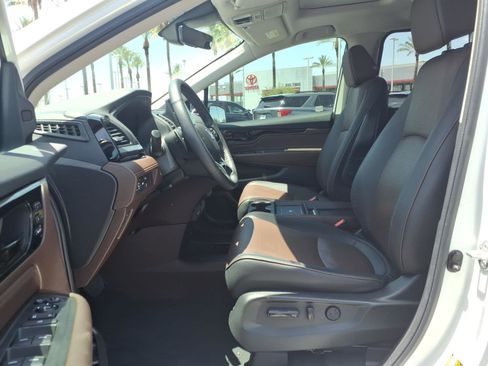 Used 2025 Honda Odyssey Elite image 17