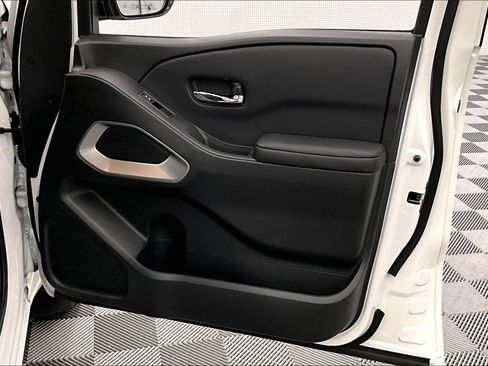 New 2025 Nissan Frontier SV w/ SV Convenience Package RWD image 32