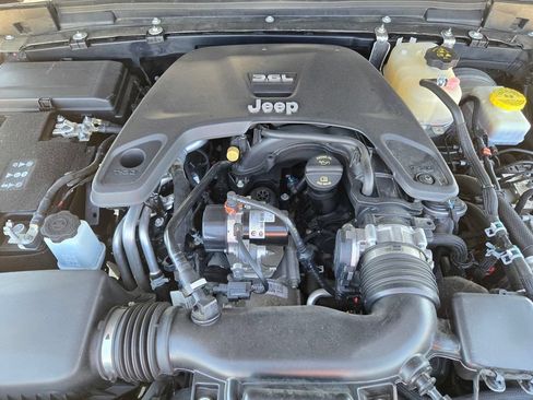 Used 2021 Jeep Wrangler Unlimited Sahara AWD/4WD image 30