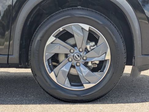 Used 2024 Nissan Rogue SV FWD image 12
