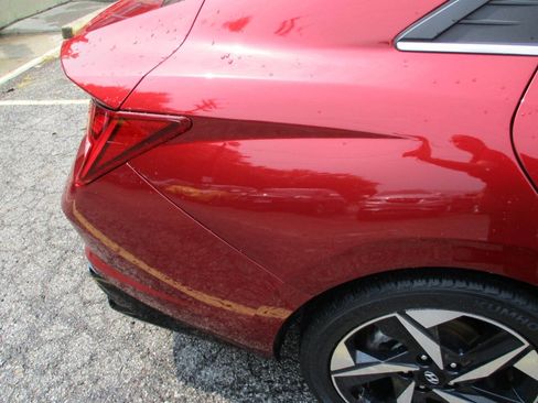 Used 2022 Hyundai Elantra Limited FWD image 20