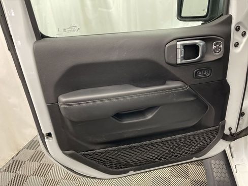 Used 2023 Jeep Wrangler Unlimited Sahara image 24