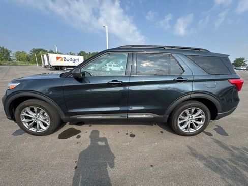 Used 2023 Ford Explorer XLT w/ Equipment Group 202A AWD/4WD image 8
