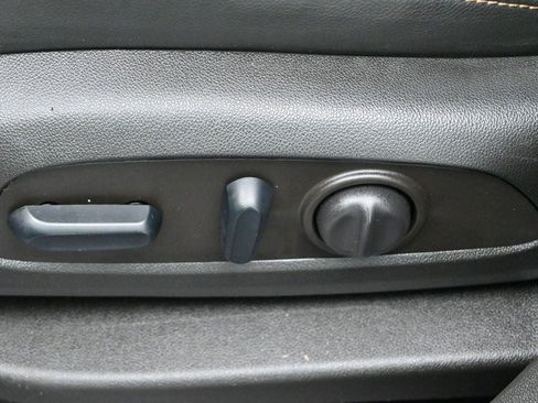 Used 2022 Chevrolet Equinox Premier FWD image 16