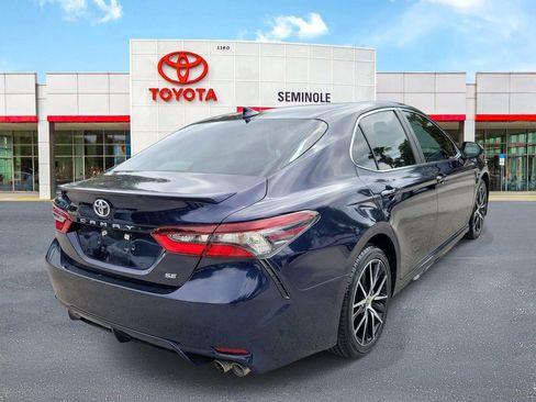 Used 2022 Toyota Camry SE image 3