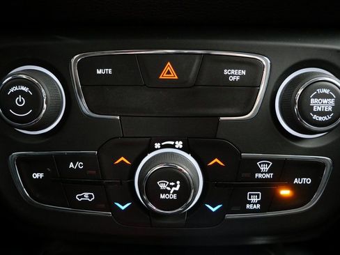 Used 2019 Jeep Compass Latitude w/ Cold Weather Group image 16